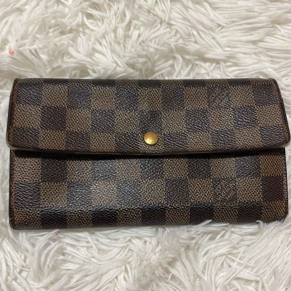 Authentic Louis Vuitton Bifold Sarah long wallet (Price Firm)